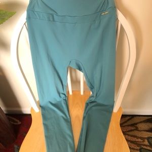 Whitney x Gymshark green L leggings